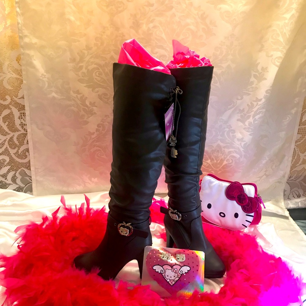 Gorgeous vintage y2k super tall hello kitty boots and crystal earrings set🍎💖